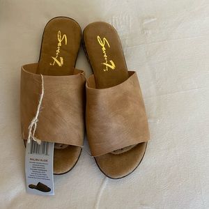 BNWT SEVEN7 MALIBU SANDAL color TAN, # SIZE 7